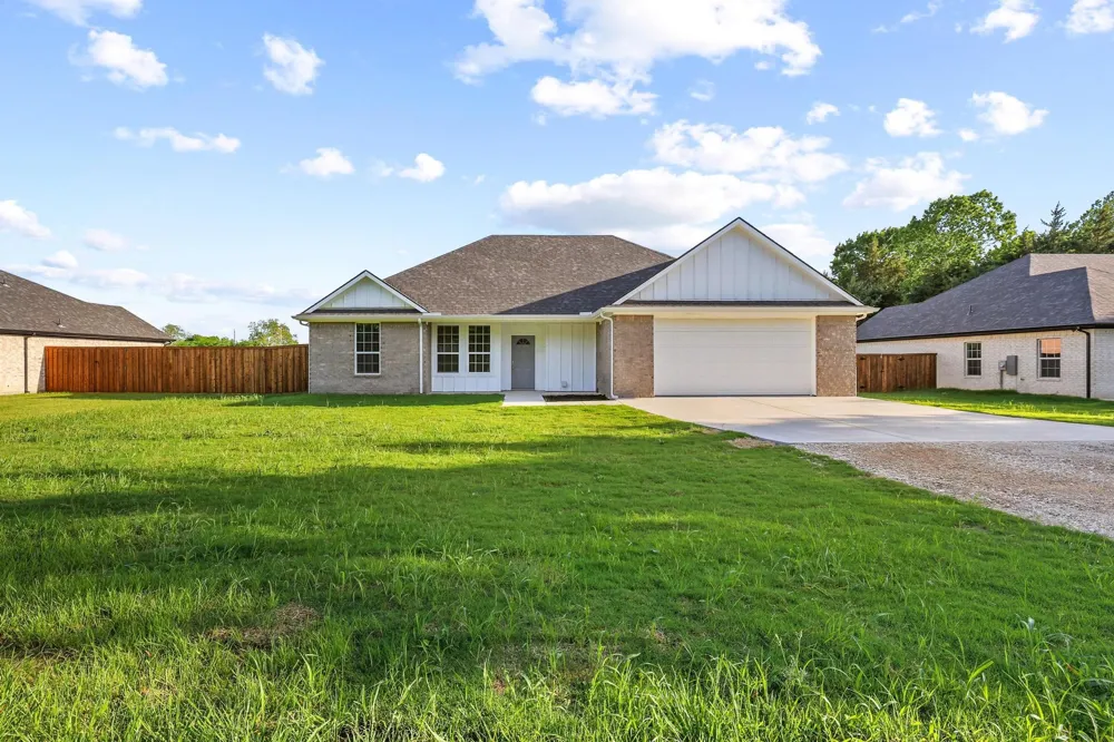 903 W Cardinal Street Ector, TX 75439