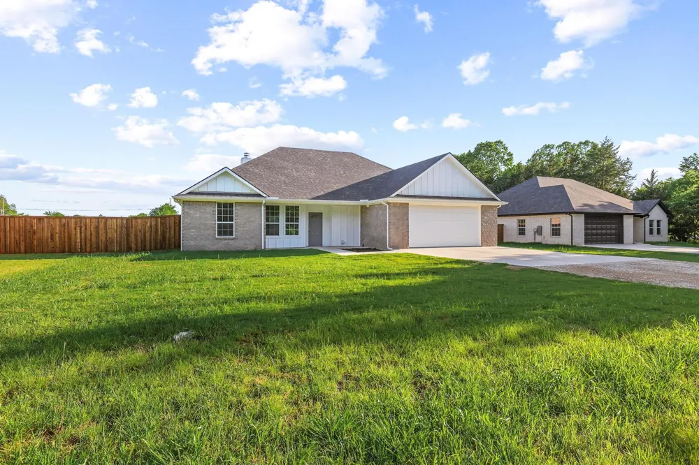 903 W Cardinal Street Ector, TX 75439