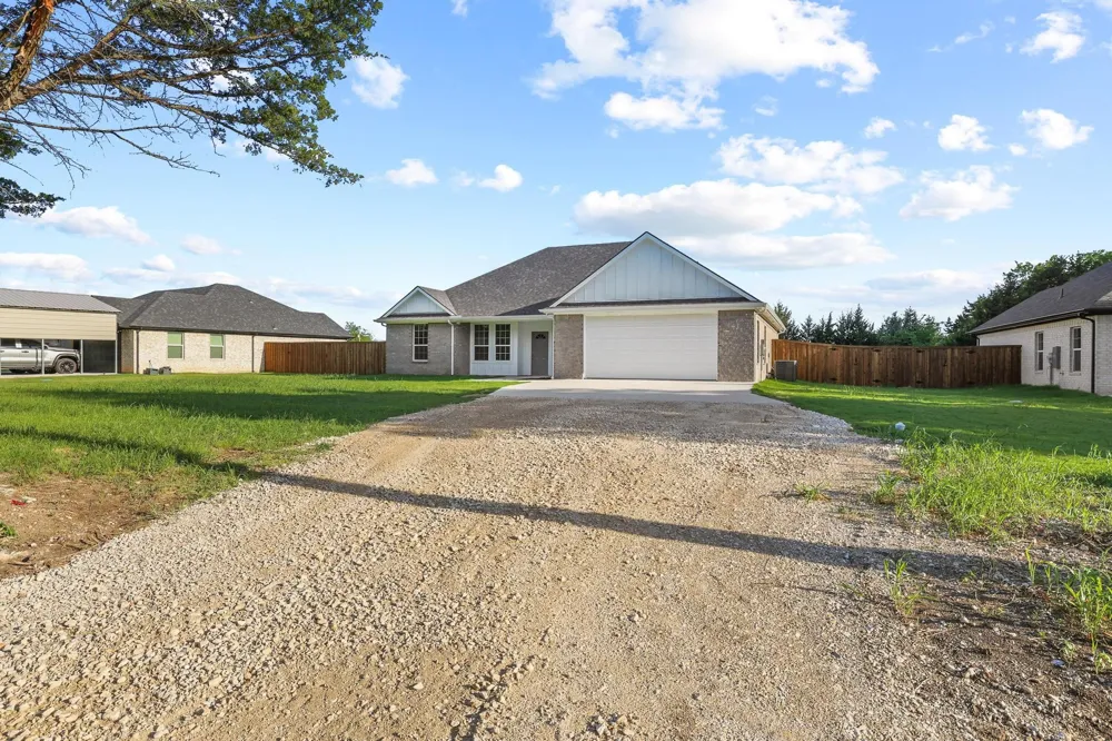 903 W Cardinal Street Ector, TX 75439