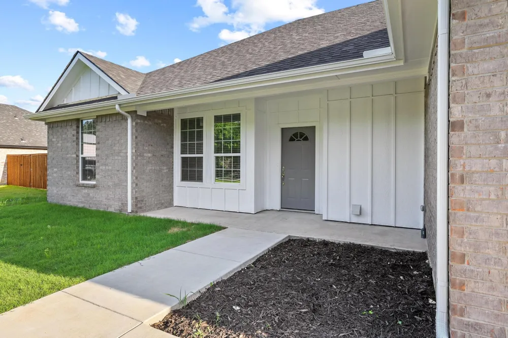 903 W Cardinal Street Ector, TX 75439