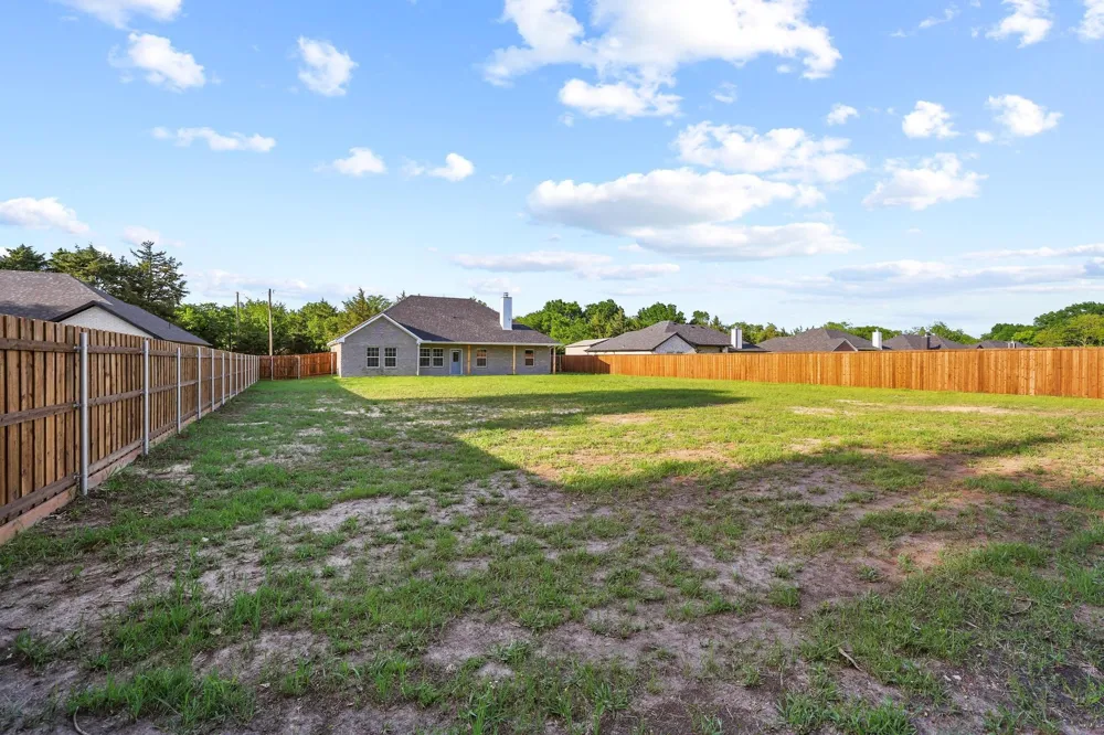903 W Cardinal Street Ector, TX 75439
