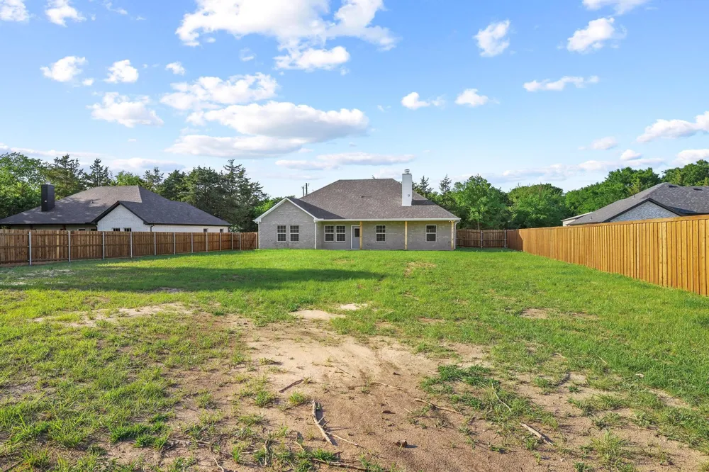 903 W Cardinal Street Ector, TX 75439
