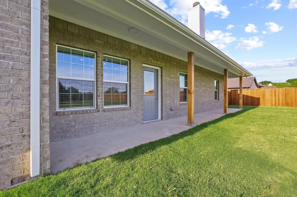 903 W Cardinal Street Ector, TX 75439