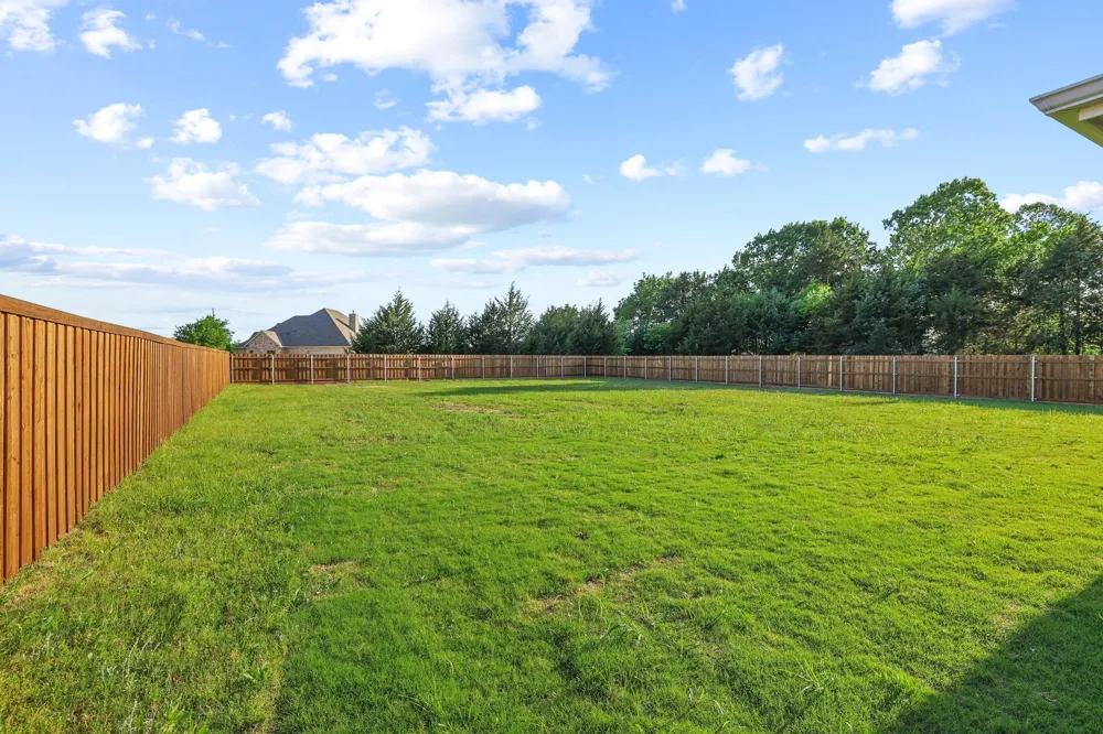 903 W Cardinal Street Ector, TX 75439