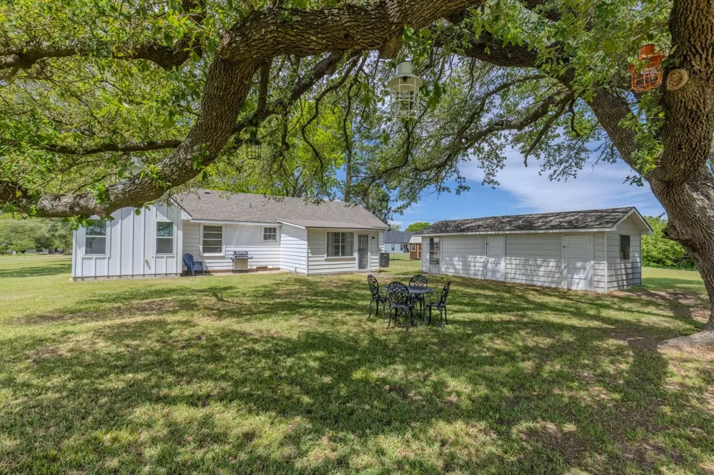 1100 Rs County Road 3150 Emory, TX 75440