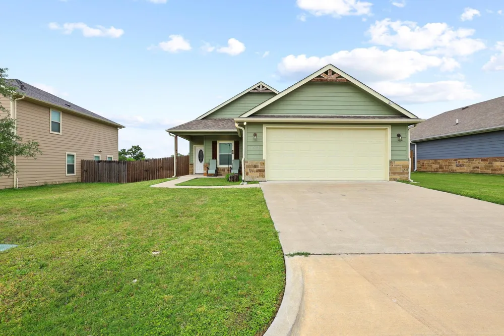 1512 Kennedy Street Bonham, TX 75418