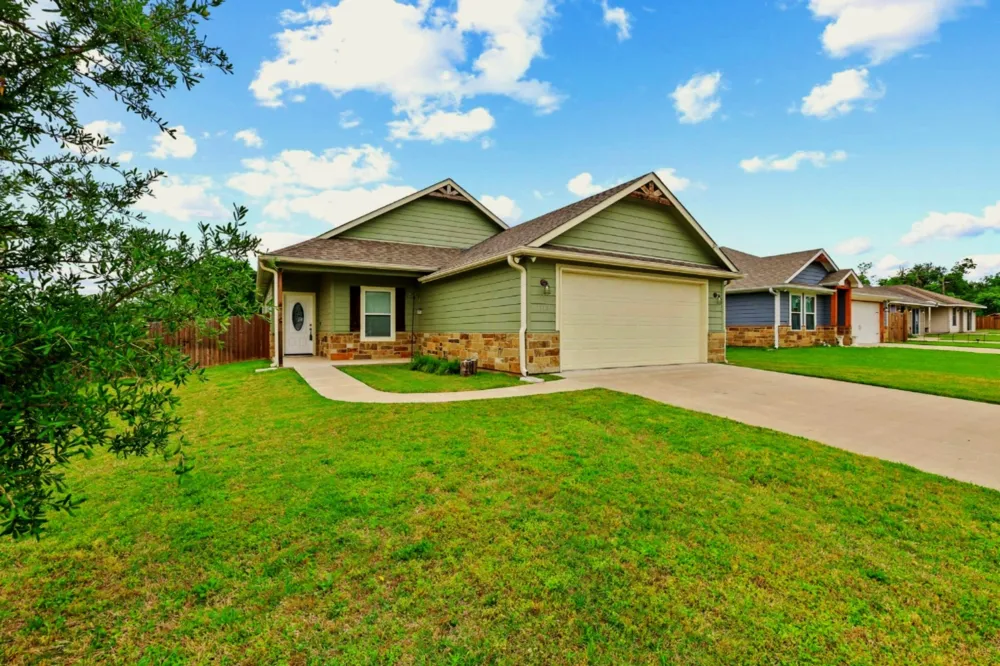 1512 Kennedy Street Bonham, TX 75418