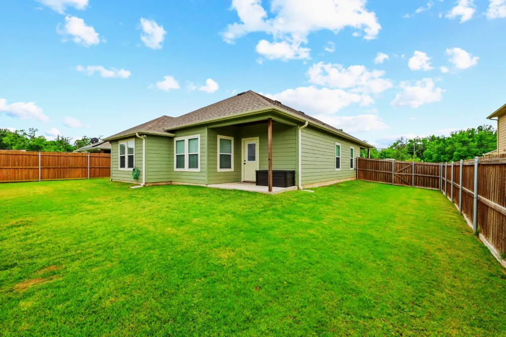1512 Kennedy Street Bonham, TX 75418