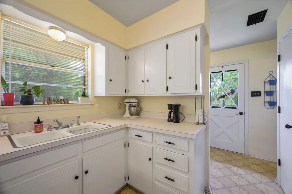1113 W Will White Road Kemp, TX 75143