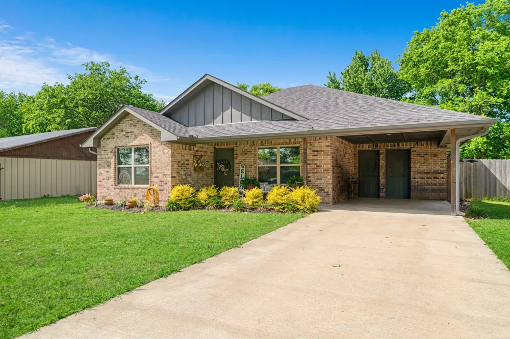 240 Elizabeth Lane Blossom, TX 75416