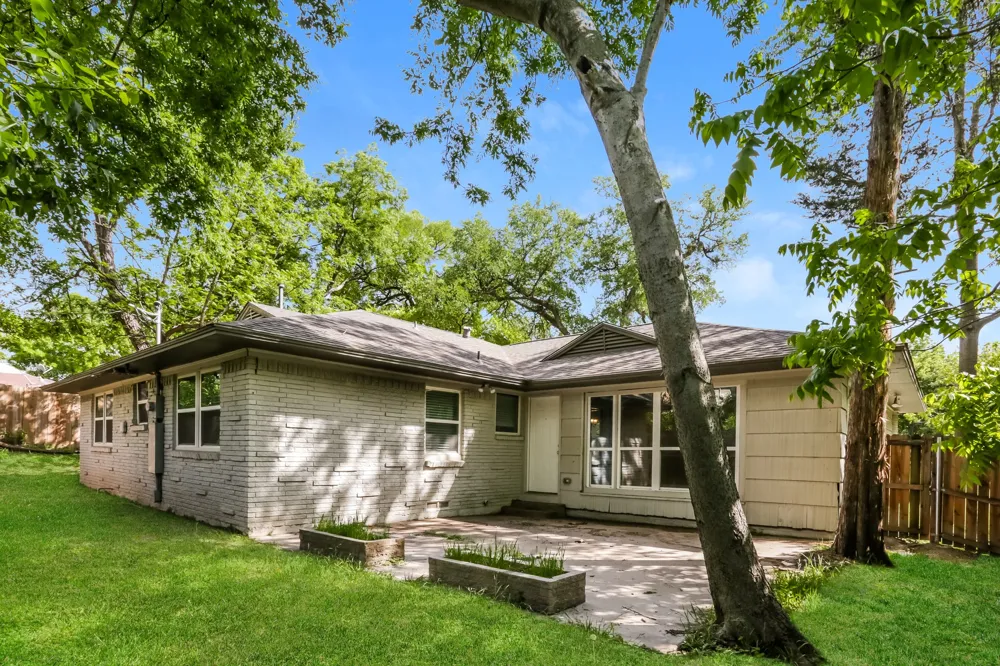 7347 Maringo Drive Dallas, TX 75227