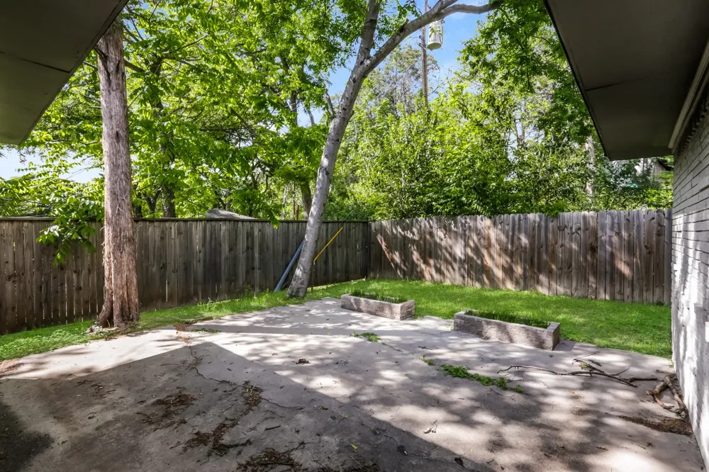 7347 Maringo Drive Dallas, TX 75227