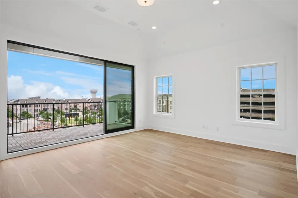 14956 Oak Street Addison, TX 75001