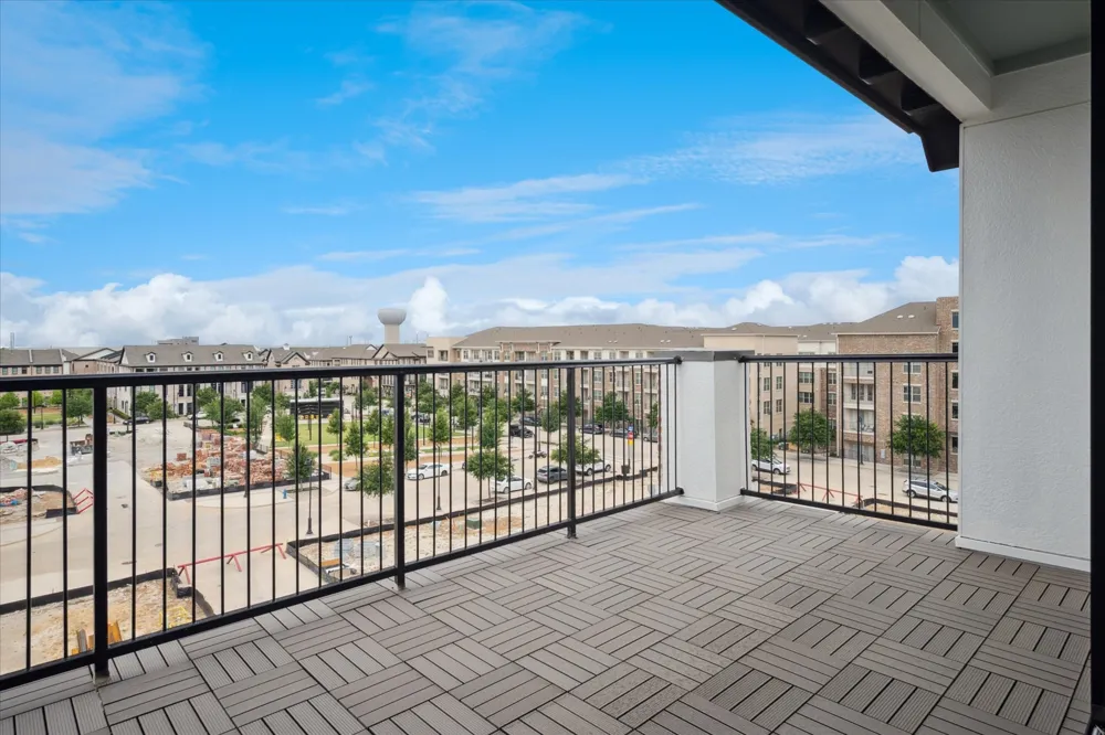 14956 Oak Street Addison, TX 75001