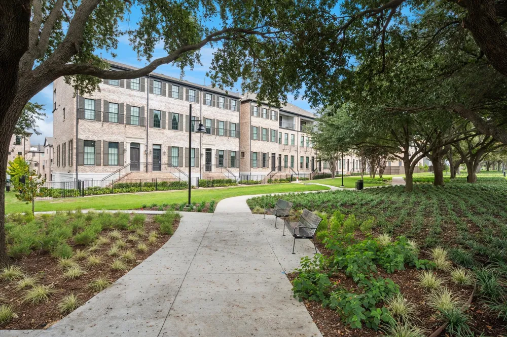 14956 Oak Street Addison, TX 75001