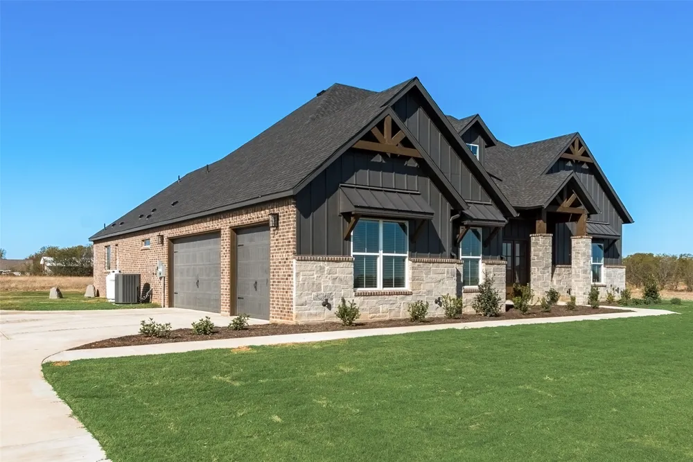 153 Dove Landing Valley View, TX 76272