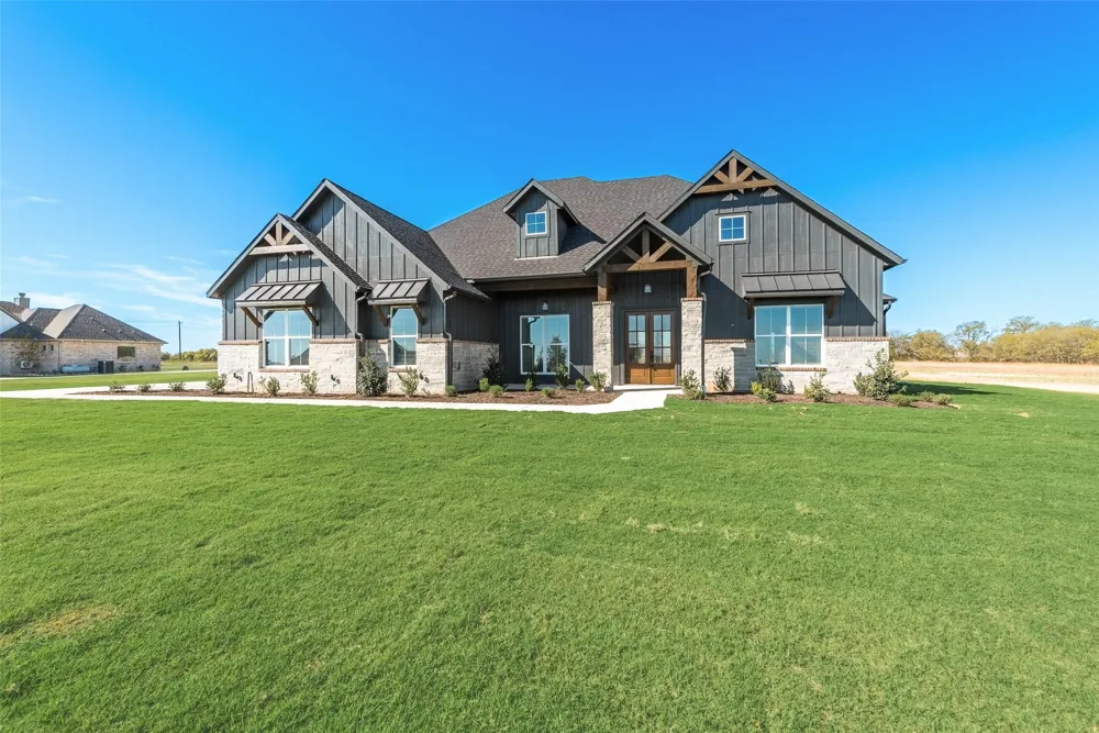 153 Dove Landing Valley View, TX 76272