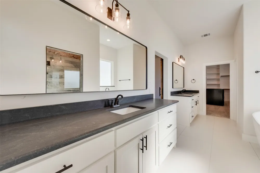 153 Dove Landing Valley View, TX 76272