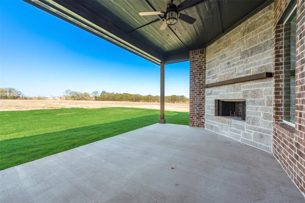 153 Dove Landing Valley View, TX 76272