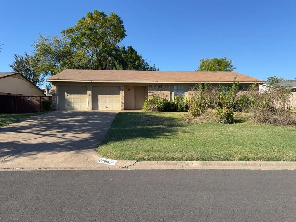 1613 Edge Hill Road Benbrook, TX 76126
