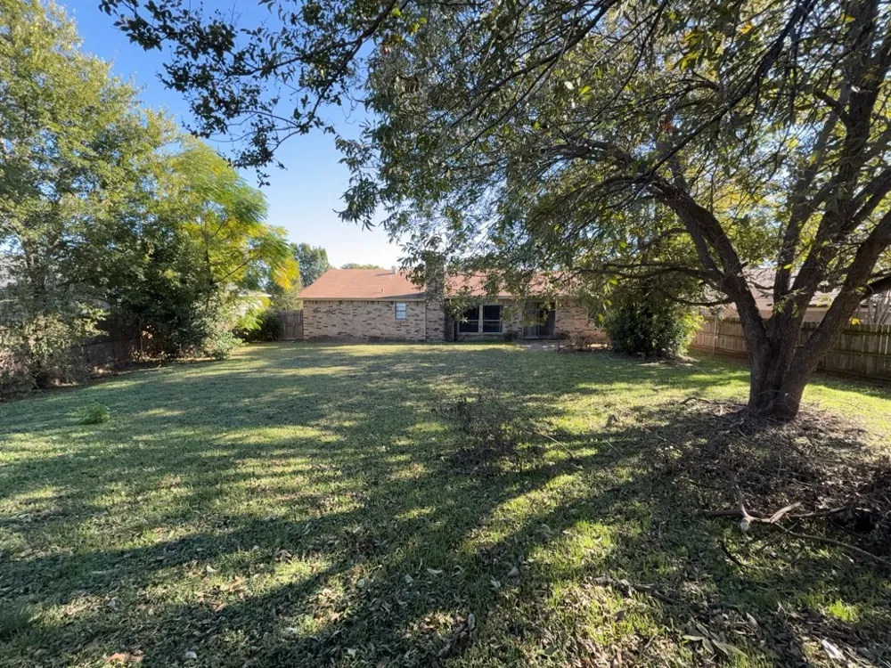 1613 Edge Hill Road Benbrook, TX 76126