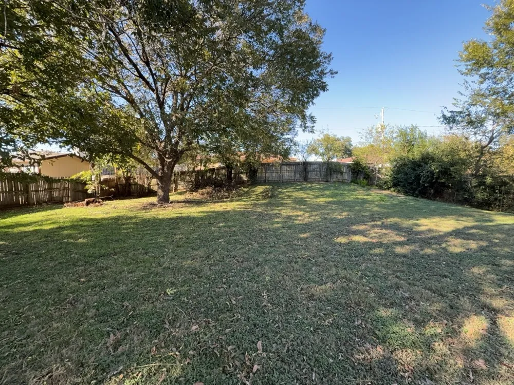 1613 Edge Hill Road Benbrook, TX 76126