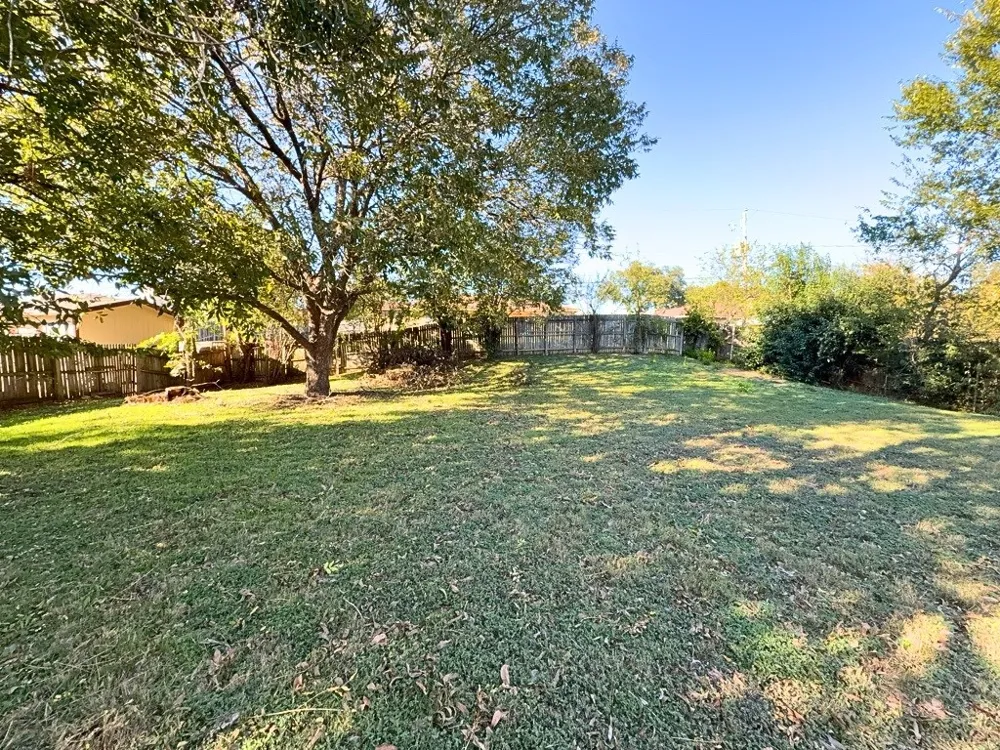 1613 Edge Hill Road Benbrook, TX 76126