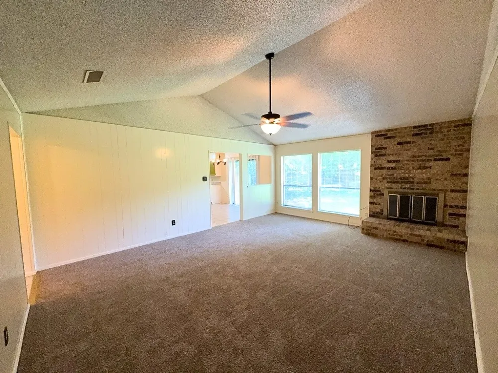 1613 Edge Hill Road Benbrook, TX 76126
