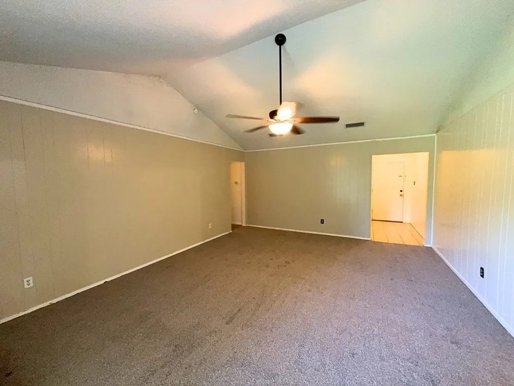 1613 Edge Hill Road Benbrook, TX 76126