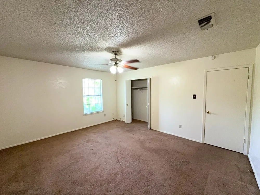 1613 Edge Hill Road Benbrook, TX 76126