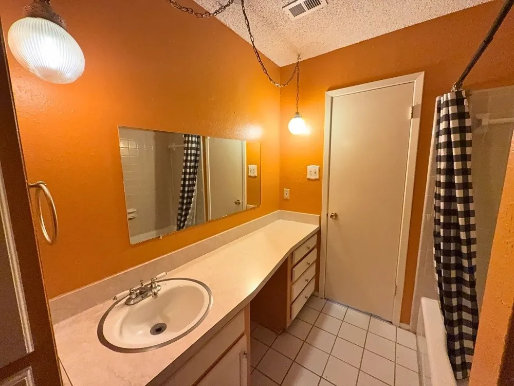 1613 Edge Hill Road Benbrook, TX 76126