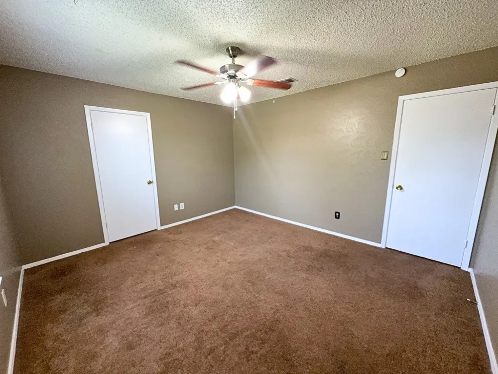 1613 Edge Hill Road Benbrook, TX 76126
