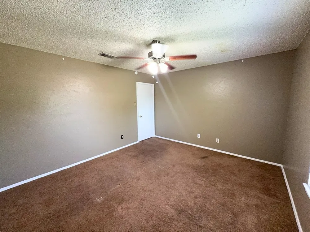 1613 Edge Hill Road Benbrook, TX 76126