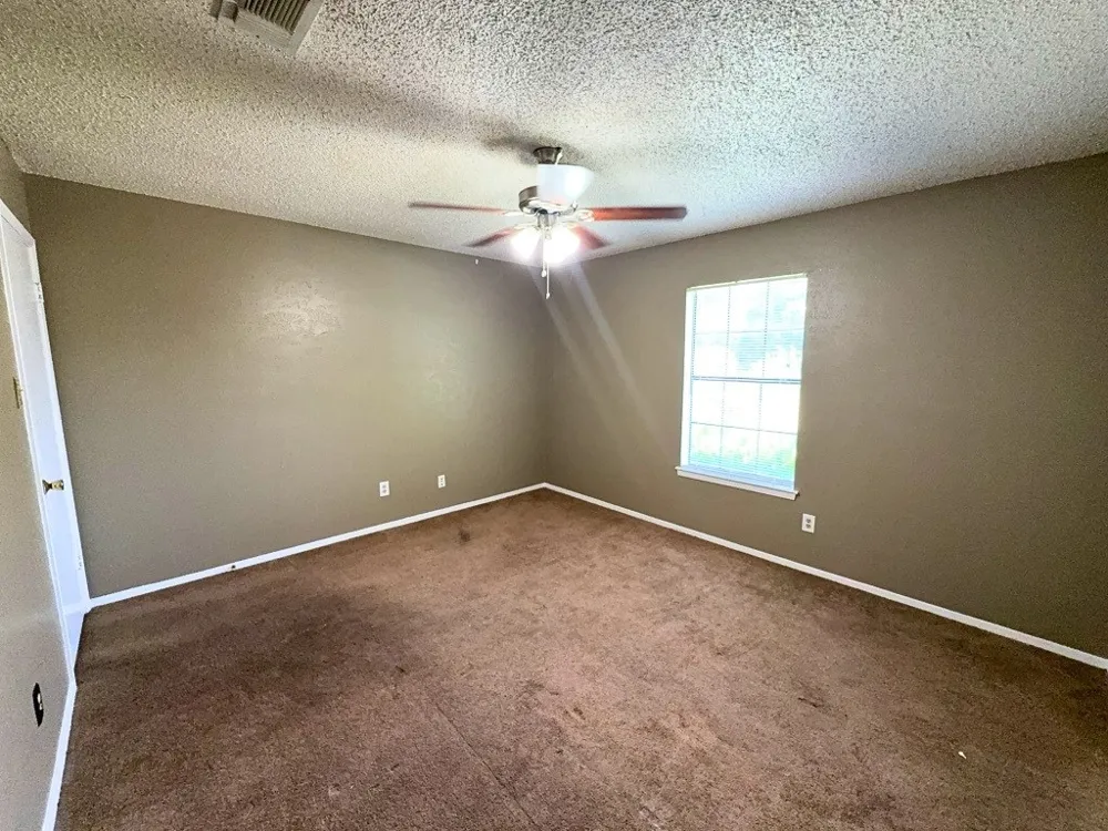 1613 Edge Hill Road Benbrook, TX 76126