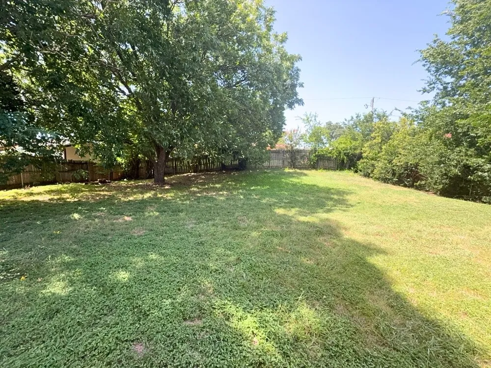 1613 Edge Hill Road Benbrook, TX 76126