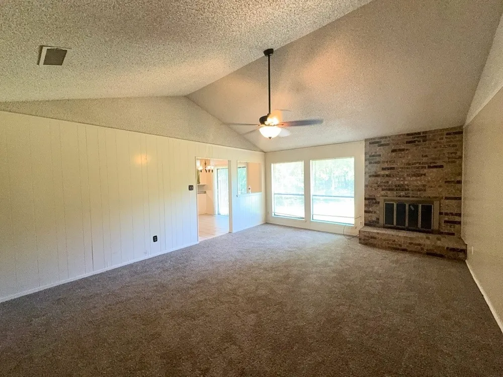 1613 Edge Hill Road Benbrook, TX 76126