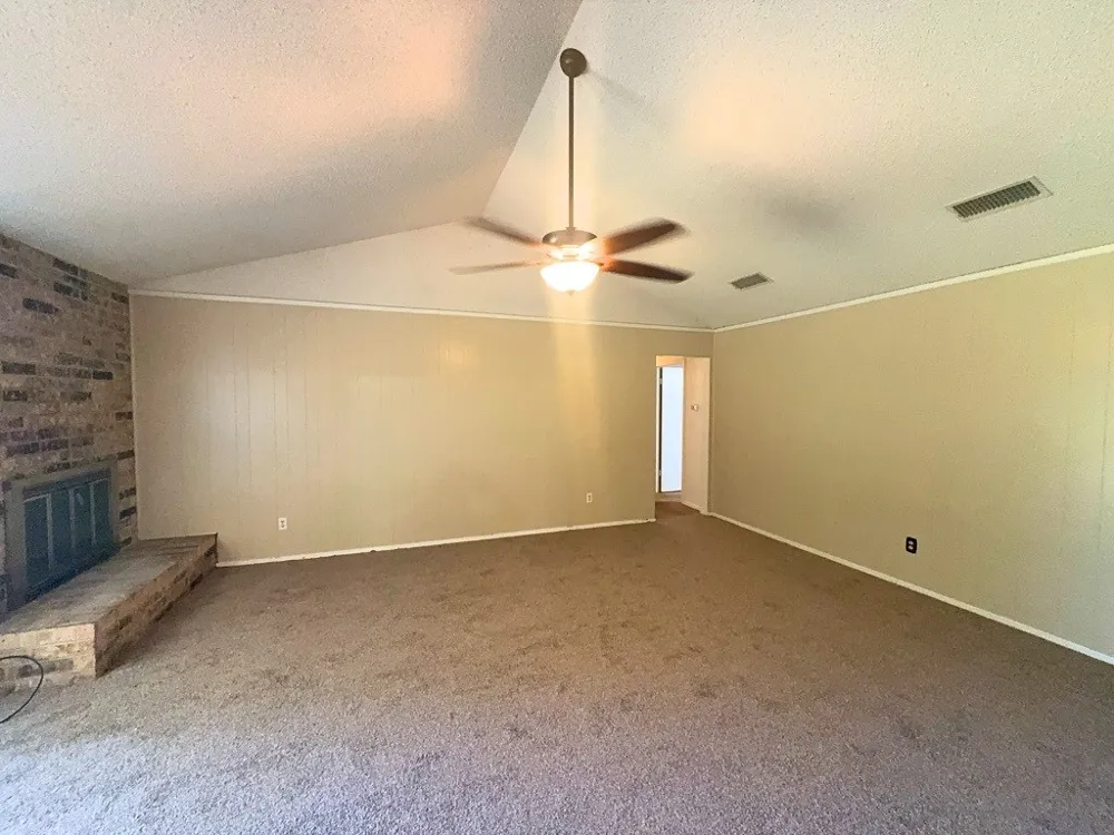 1613 Edge Hill Road Benbrook, TX 76126