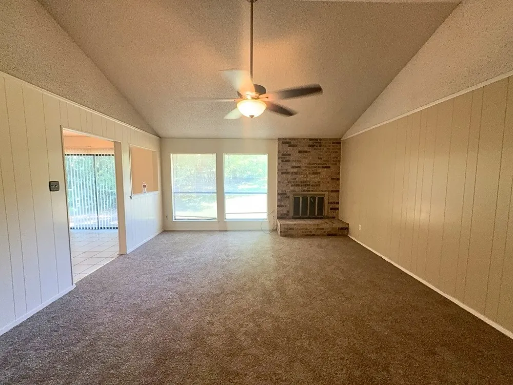 1613 Edge Hill Road Benbrook, TX 76126
