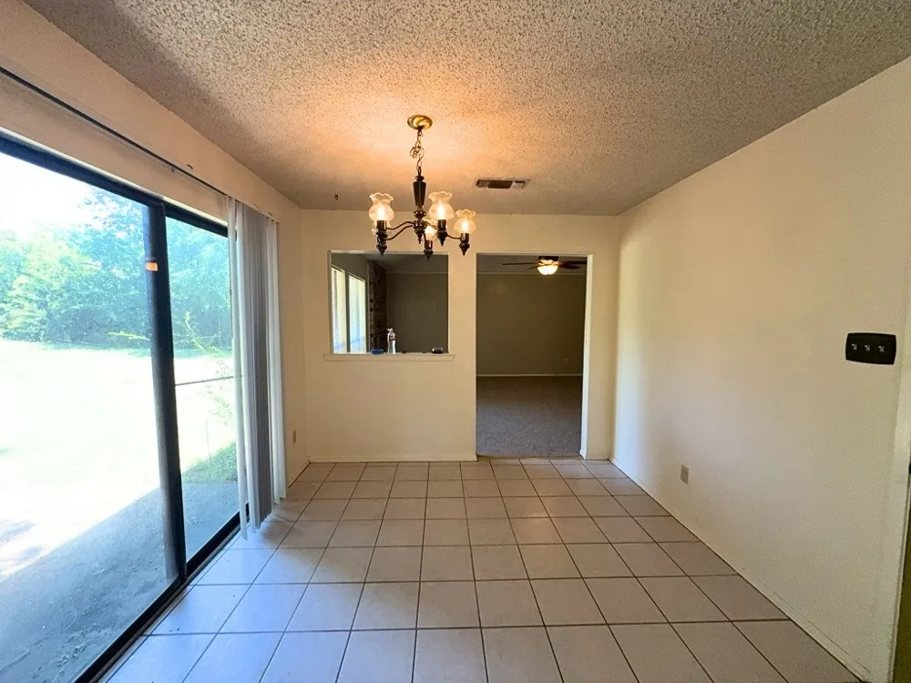 1613 Edge Hill Road Benbrook, TX 76126