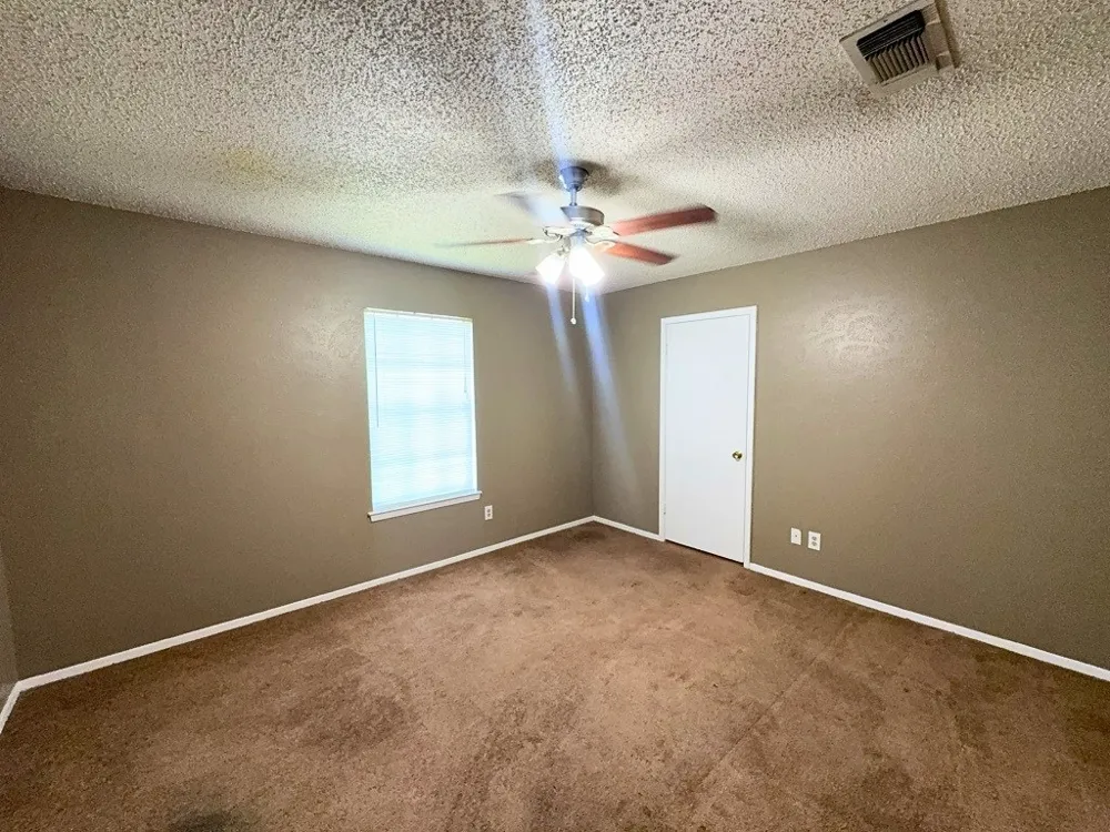 1613 Edge Hill Road Benbrook, TX 76126
