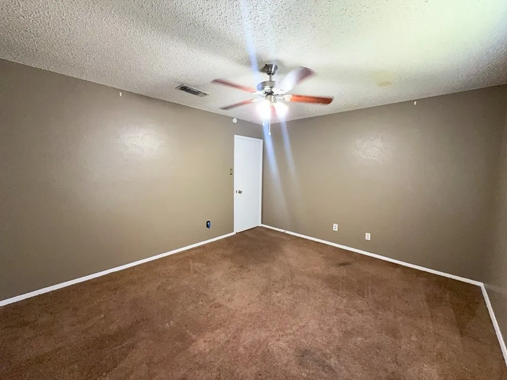 1613 Edge Hill Road Benbrook, TX 76126