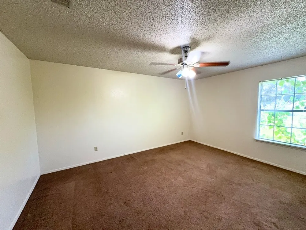 1613 Edge Hill Road Benbrook, TX 76126