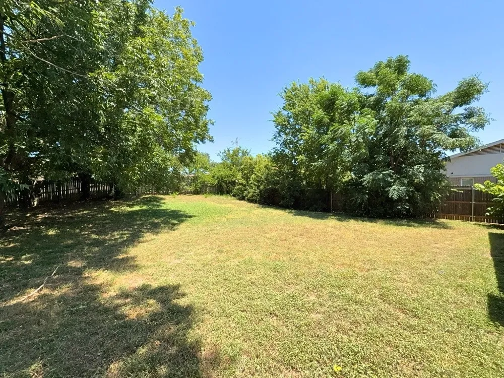 1613 Edge Hill Road Benbrook, TX 76126