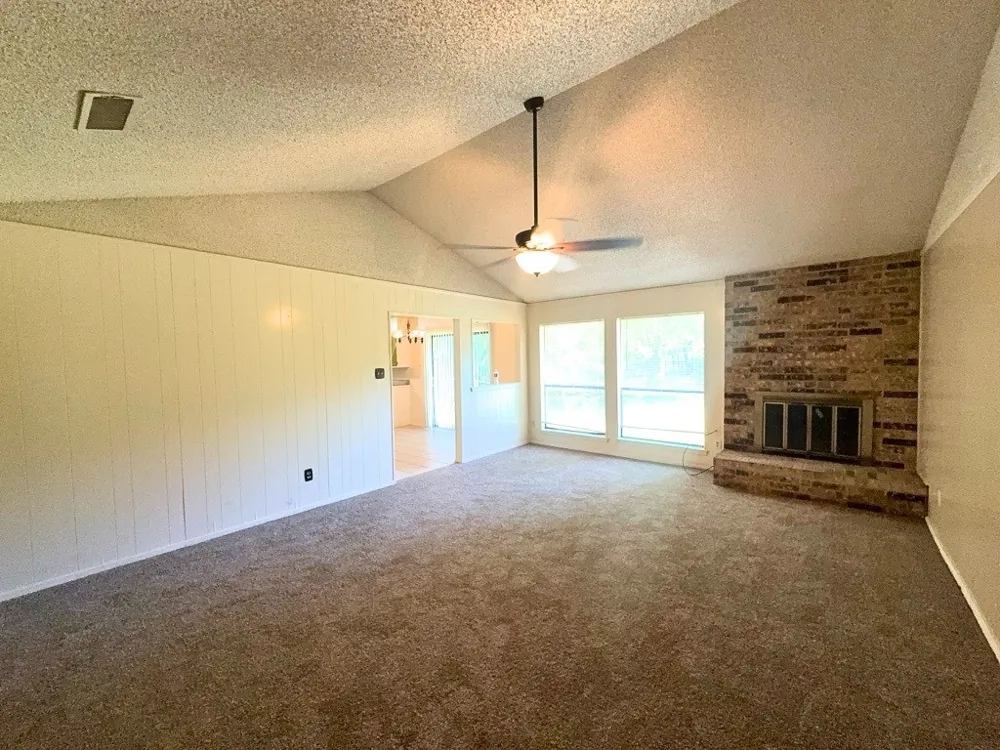 1613 Edge Hill Road Benbrook, TX 76126