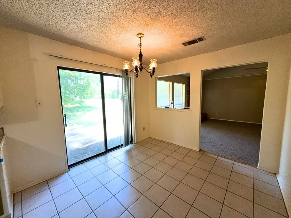 1613 Edge Hill Road Benbrook, TX 76126