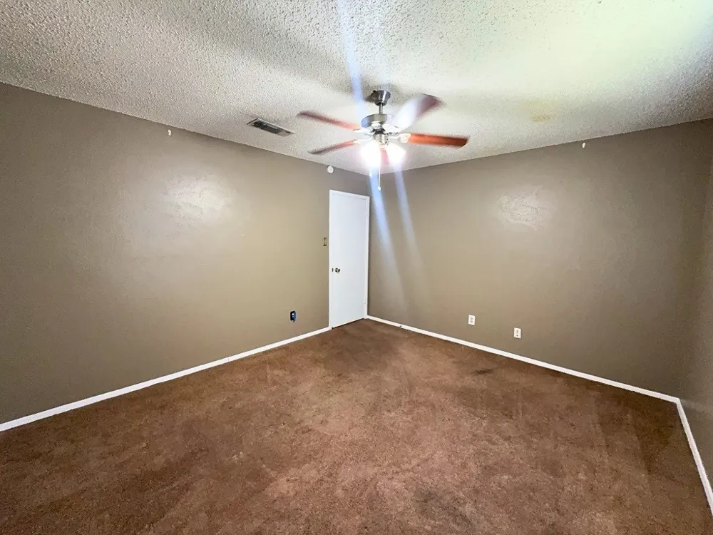 1613 Edge Hill Road Benbrook, TX 76126