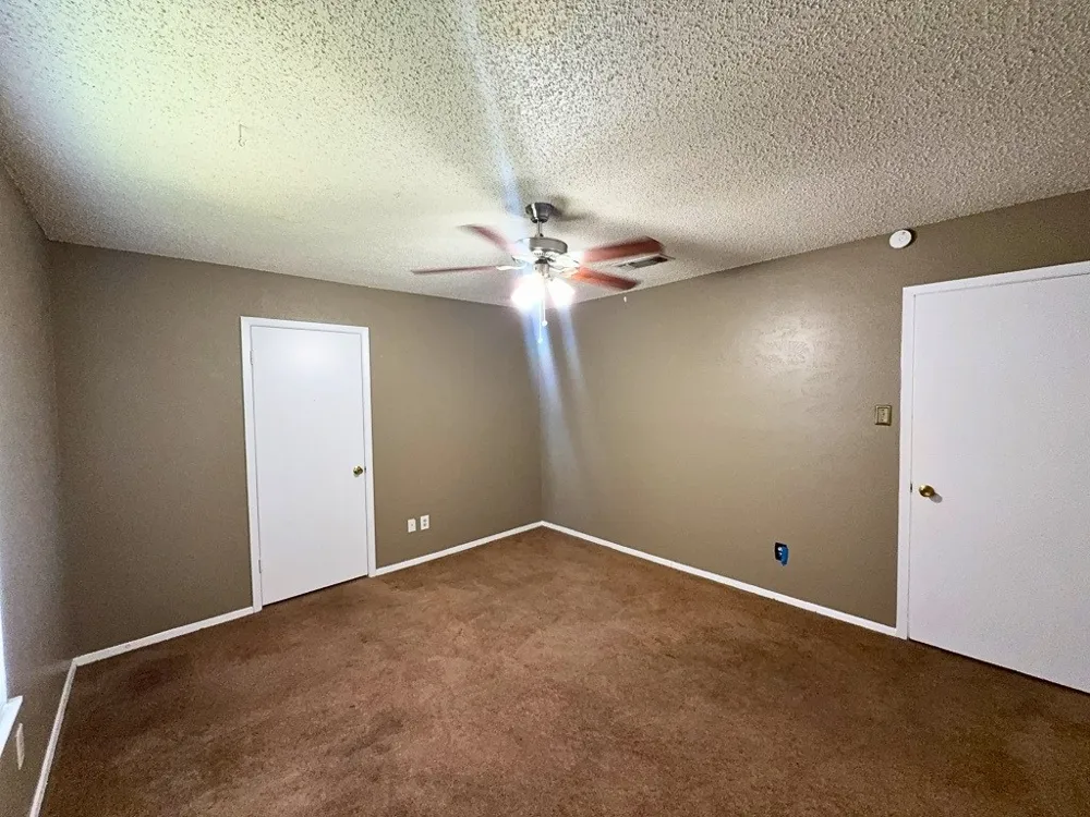 1613 Edge Hill Road Benbrook, TX 76126