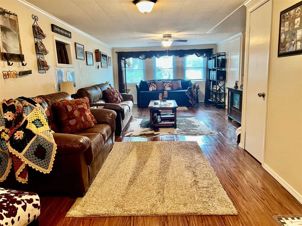 309 Broken Arrow Comanche, TX 76442