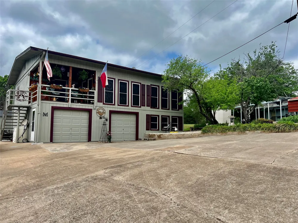 309 Broken Arrow Comanche, TX 76442