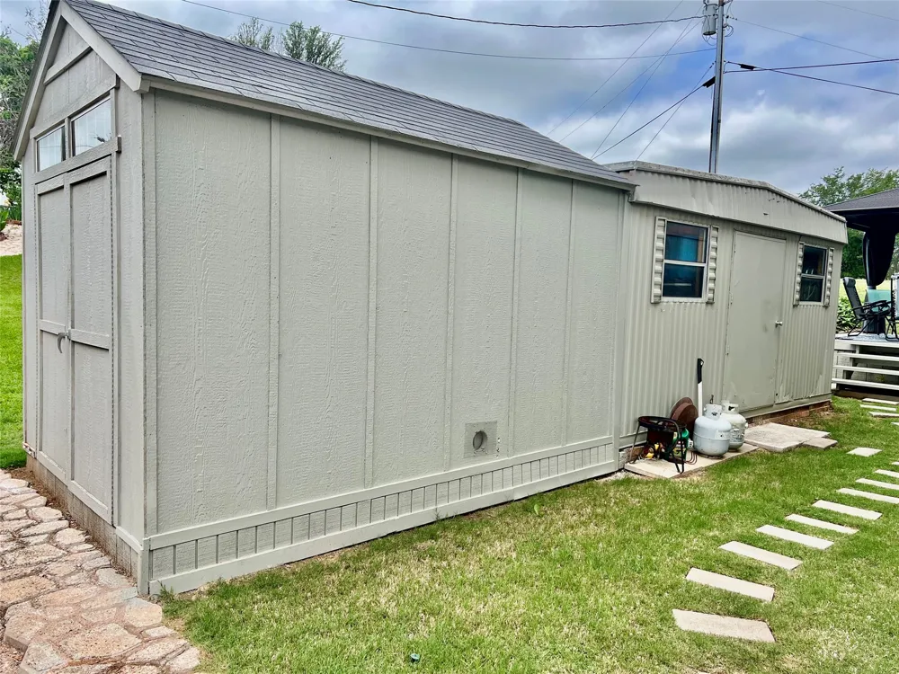 309 Broken Arrow Comanche, TX 76442